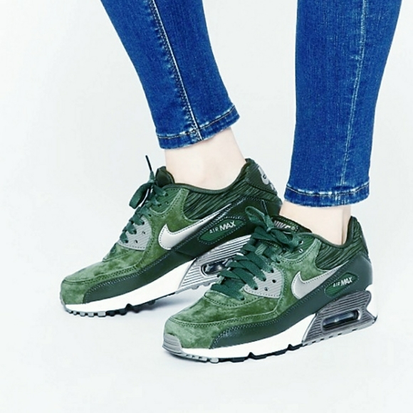 Nike Shoes - Nike Air Max 90 carbon greenhouse, size 10